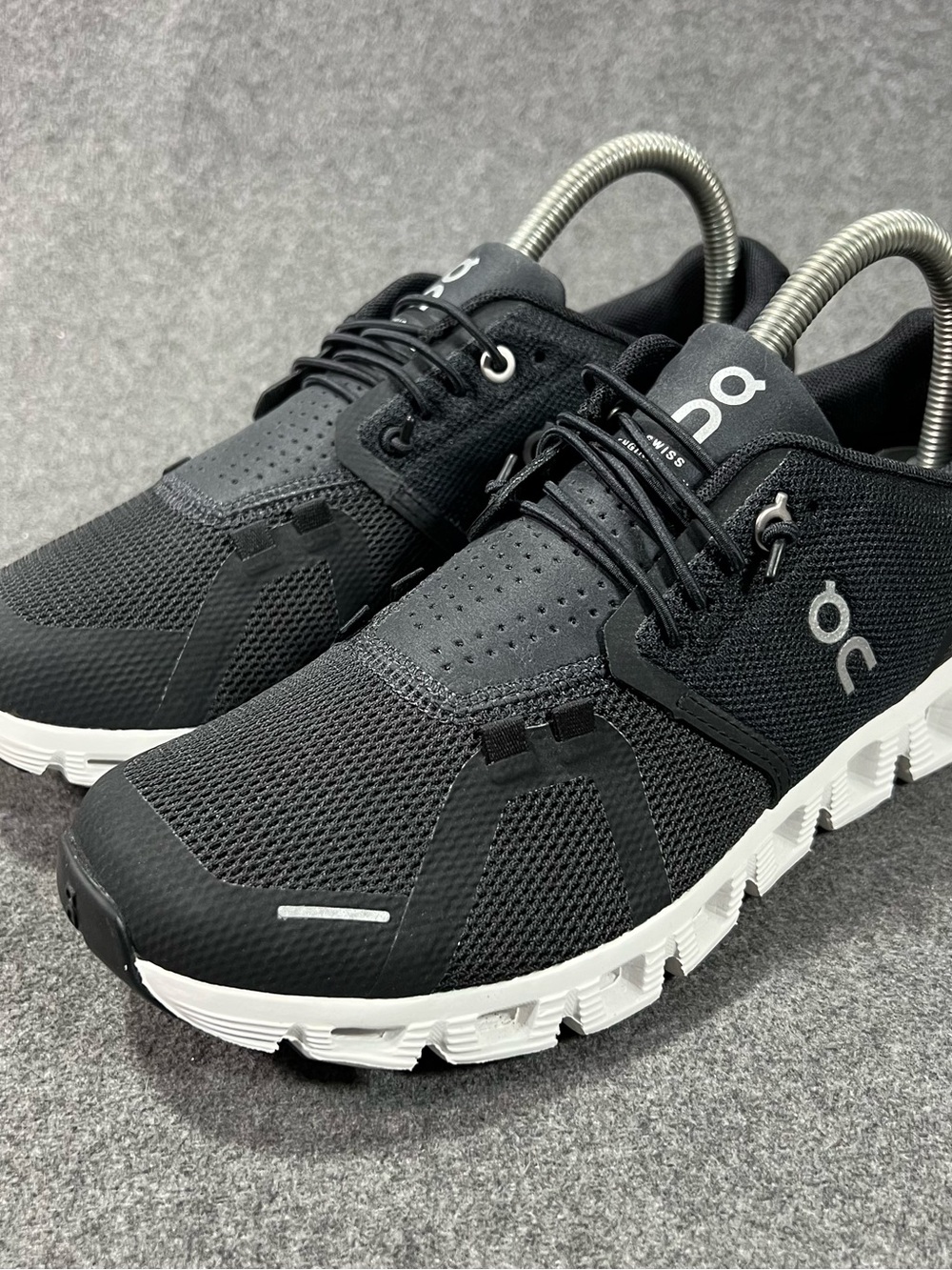 On Cloud 6 Black/White Women’s Size 7 Running Shoes 3WF10060299 CloudTec Comfort